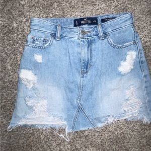 Super cute denim distressed light washed shirt denim hollister skirt